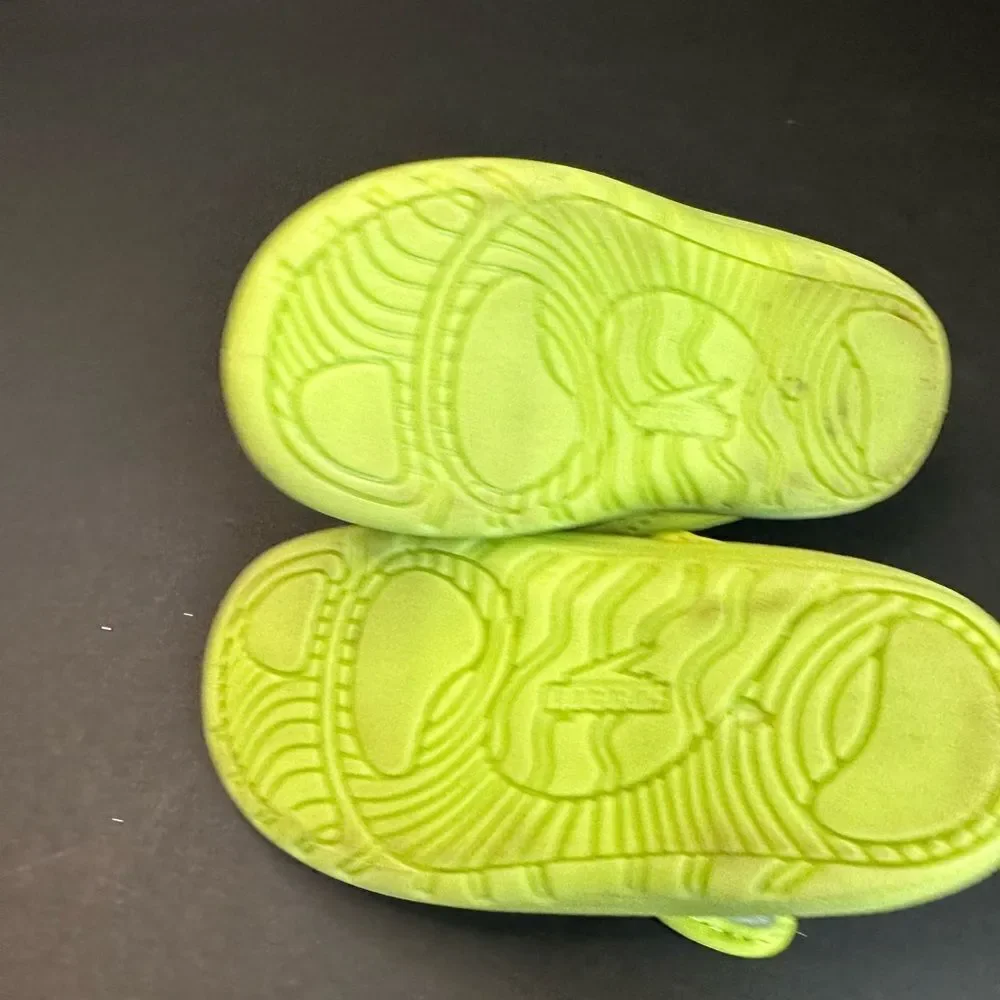 Speedo Neon Green Toddler Dinosaur‎ Water Shoes Size S (5-6)